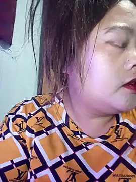 Snapshot of sweetbigtits19 chatting on April 2026 10:05:01 AM sweetbigtits19 online show from April 2026 10:05:01 AM