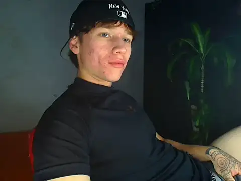 Snapshot of Logan_sixxer chatting on November 2025 11:13:01 PM Logan sixxer online show from November 2025 11:13:01 PM