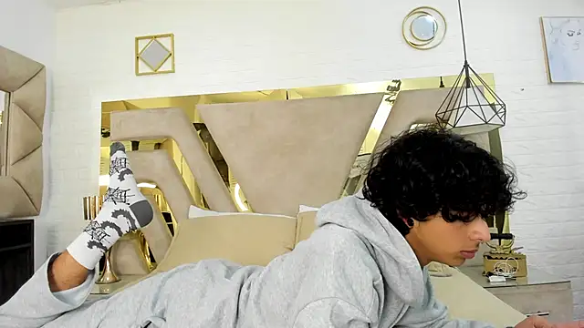 Ibratxandy online show from October 2025 07:01:02 PM