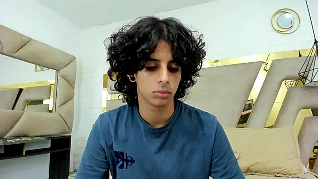 Ibratxandy online show from November 2025 06:08:02 PM