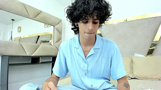 Ibratxandy online show from November 2025 07:24:02 PM