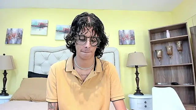 Ibratxandy online show from December 2025 07:10:01 PM