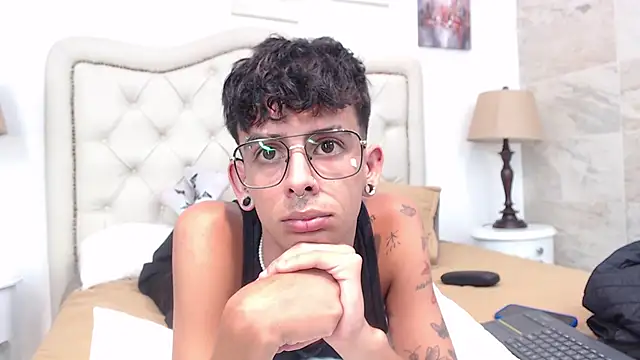 Ibratxandy online show from April 2026 01:41:01 PM