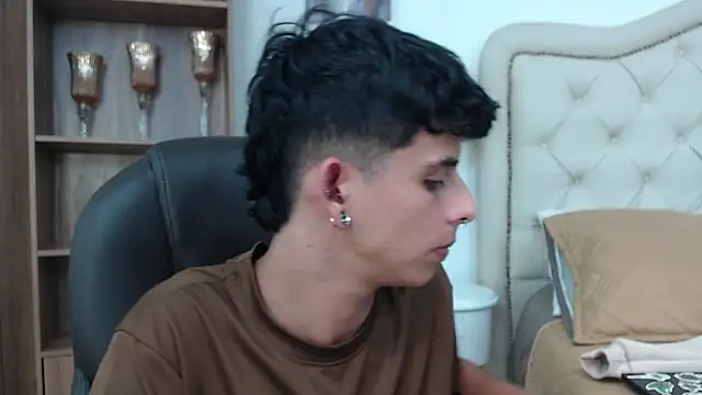 Ibratxandy online show from April 2026 06:31:02 PM