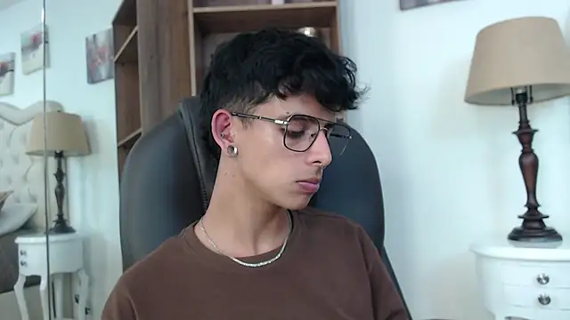 Ibratxandy online show from April 2026 06:57:01 PM