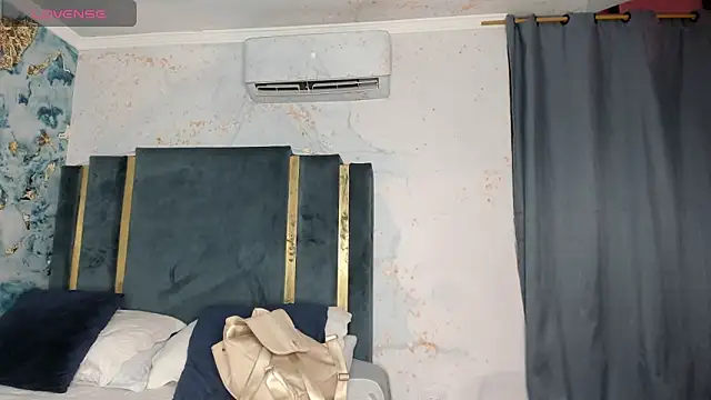 lesly cutee online show from April 2026 12:10:01 PM