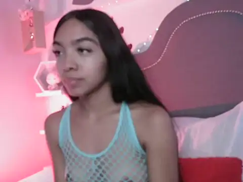 pocahontamoon online show from November 2025 01:29:02 PM