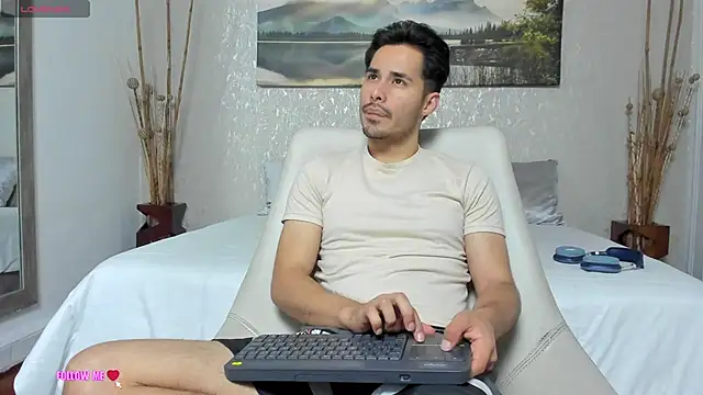 loghan fox online show from October 2025 03:02:02 AM