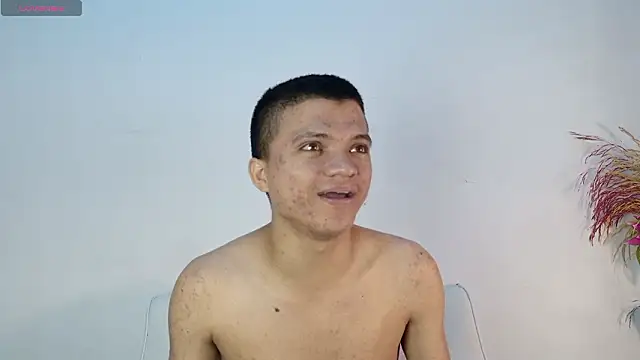 Snapshot of aly_n_sebas chatting on February 2026 03:05:02 AM aly n sebas online show from February 2026 03:05:02 AM