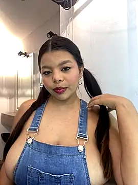 Snapshot of SiennaMonroe_ chatting on September 2025 07:14:02 PM SiennaMonroe online show from September 2025 07:14:02 PM