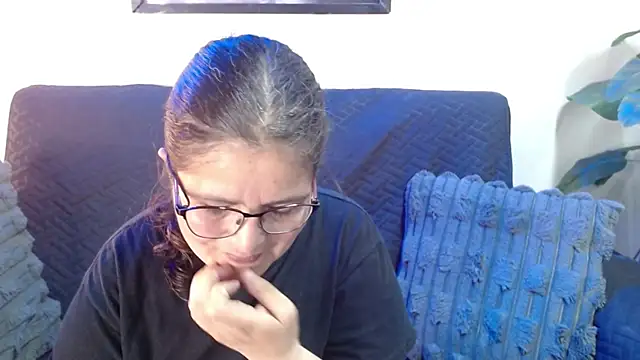 Snapshot of Linda_banks_ chatting on June 2026 01:44:02 AM Linda banks online show from June 2026 01:44:02 AM