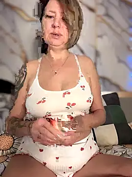 Milena-MilfaXXX online show from December 2025 01:00:01 AM