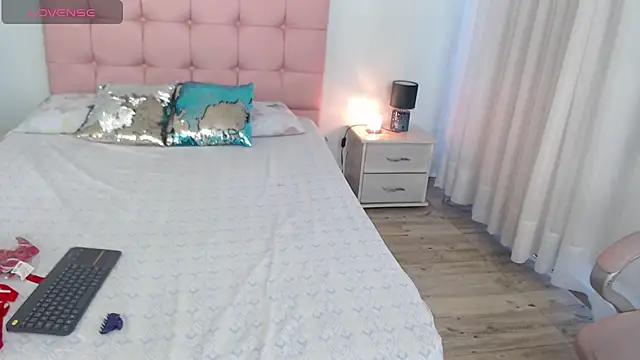 Snapshot of MELANISHAW chatting on September 2025 02:17:01 PM MELANISHAW online show from September 2025 02:17:01 PM