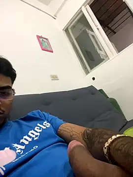 MarAndrws online show from November 2025 08:52:01 PM