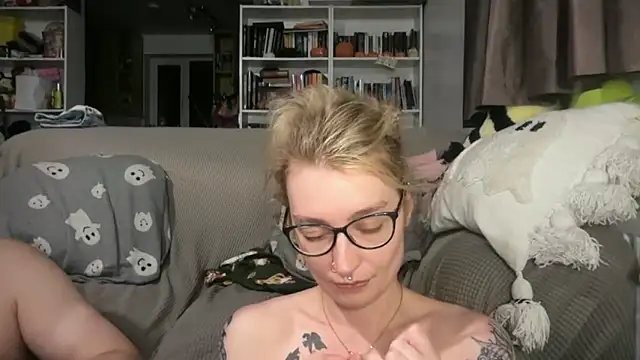 Snapshot of harleyblair chatting on May 2026 10:07:01 PM harleyblair online show from May 2026 10:07:01 PM
