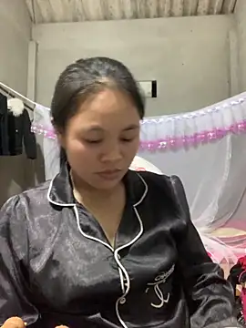 Snapshot of NhuFox chatting on October 2025 12:58:01 PM NhuFox online show from October 2025 12:58:01 PM