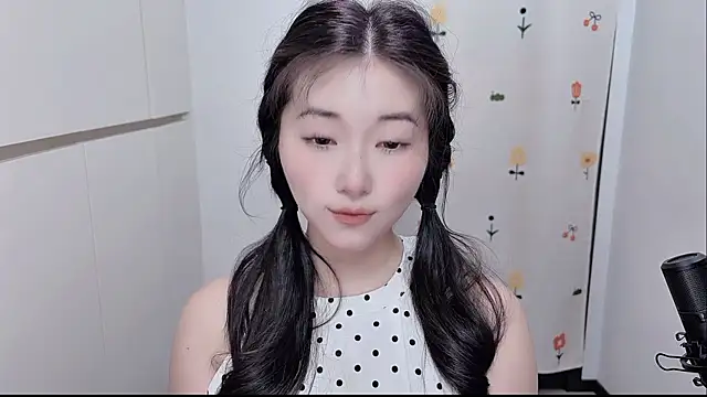 Snapshot of Rosalind_xixi chatting on June 2026 03:32:02 AM Rosalind xixi online show from June 2026 03:32:02 AM