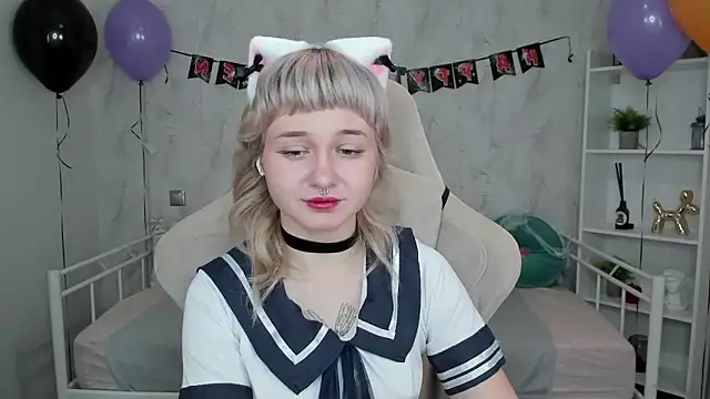 Tori Cutie online show from October 2025 12:00:01 AM