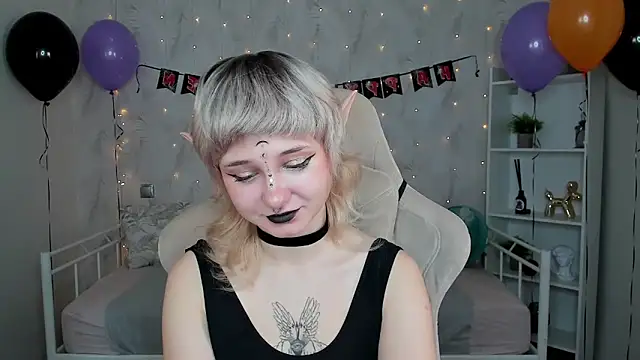 Tori Cutie online show from November 2025 12:01:02 AM