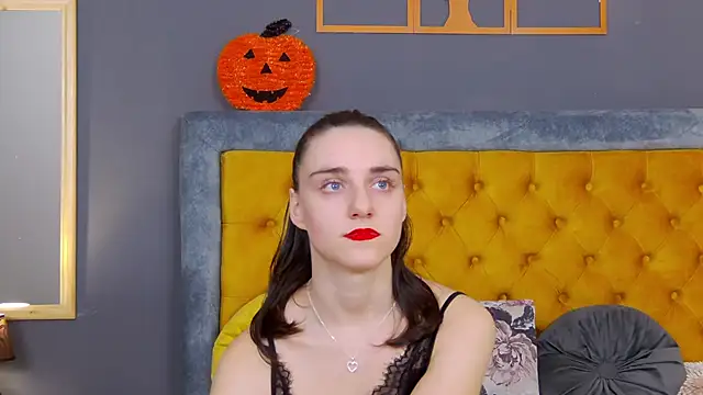 Jessica White  online show from November 2025 04:00:02 AM