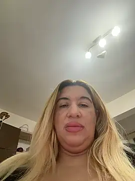 Snapshot of TheeaBlanco chatting on May 2026 05:01:02 AM TheeaBlanco online show from May 2026 05:01:02 AM