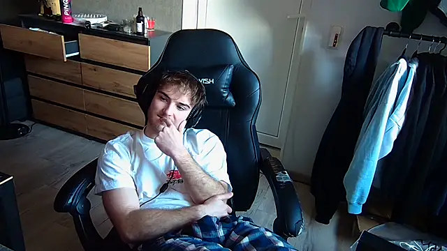 Snapshot of Rudi2007Eye chatting on February 2026 10:16:02 AM Rudi2007Eye online show from February 2026 10:16:02 AM