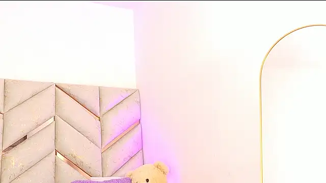 Snapshot of AlanaDoll chatting on September 2025 02:33:02 PM AlanaDoll online show from September 2025 02:33:02 PM