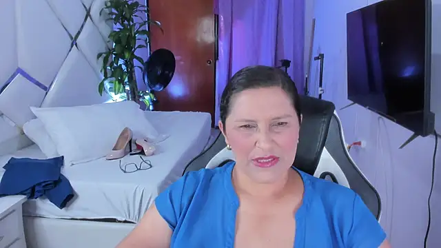 KikaDuque online show from November 2025 07:14:01 PM