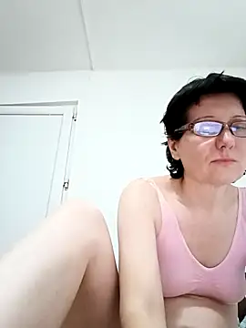 Vera Elle online show from November 2025 05:50:02 PM