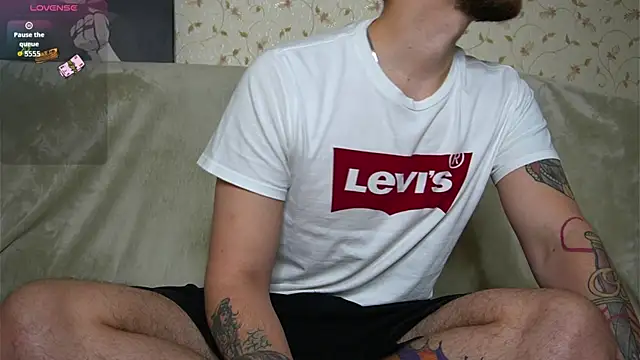 johnstoneisland online show from December 2025 09:34:02 PM