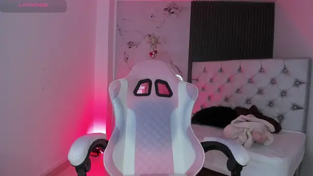 chloesagee online show from December 2025 10:37:01 PM