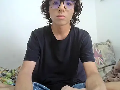 Snapshot of BBoyLatino0 chatting on October 2025 06:07:01 PM BBoyLatino0 online show from October 2025 06:07:01 PM