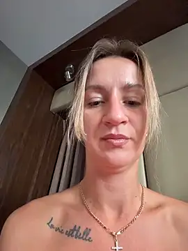 EvvaMur online show from December 2025 01:00:01 AM