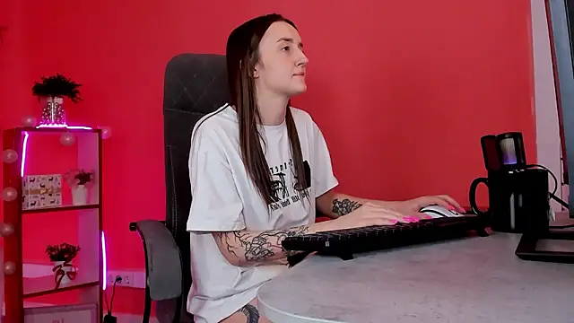 Snapshot of AliceLids chatting on February 2026 01:16:02 PM AliceLids online show from February 2026 01:16:02 PM