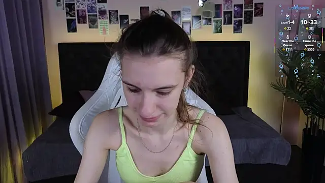 Snapshot of kaleriyaa_ chatting on October 2025 01:27:02 AM kaleriyaa online show from October 2025 01:27:02 AM