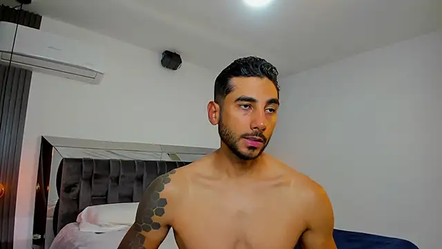 Snapshot of MARC_THOMPSON_ chatting on October 2025 03:25:01 AM MARC THOMPSON  online show from October 2025 03:25:01 AM