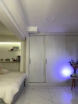 HellennScott online show from September 2025 11:43:01 PM