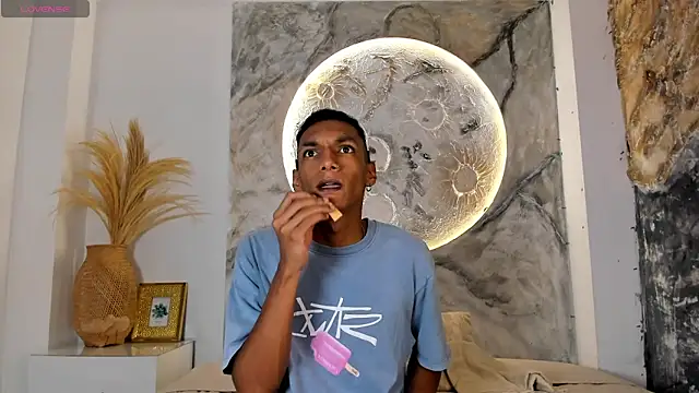 JulienSaint online show from April 2026 11:38:02 AM