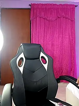 Snapshot of LunaaRosse chatting on December 2025 02:39:02 AM LunaaRosse online show from December 2025 02:39:02 AM