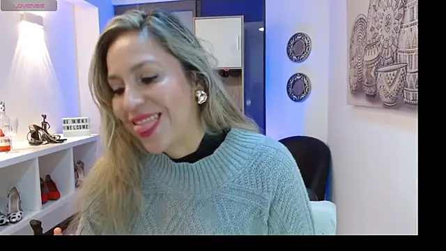Snapshot of DianaPearls chatting on June 2026 10:27:02 AM DianaPearls online show from June 2026 10:27:02 AM