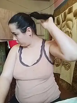 Snapshot of CutieMarine chatting on December 2025 12:21:02 PM CutieMarine online show from December 2025 12:21:02 PM