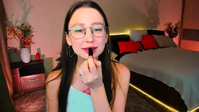 YourLovellyStory online show from November 2025 04:28:02 PM