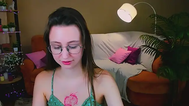 YourLovellyStory online show from January 2026 09:58:02 AM