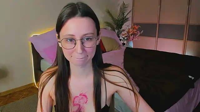 Snapshot of YourLovellyStory chatting on April 2026 11:42:01 AM YourLovellyStory online show from April 2026 11:42:01 AM