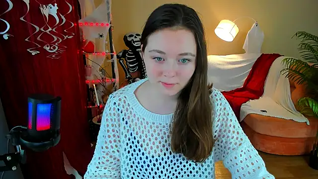 AlluringLookk online show from November 2025 04:19:02 PM