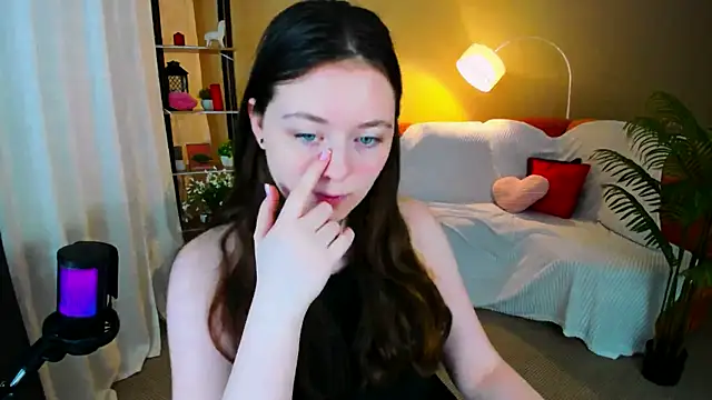 AlluringLookk online show from February 2026 12:05:02 PM