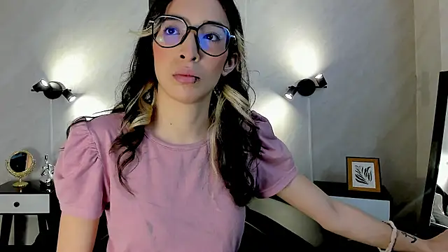 Emilia Bons online show from December 2025 01:39:01 PM