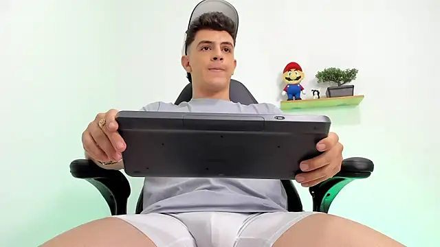 Mikecooper online show from November 2025 11:25:02 PM