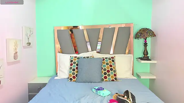 Snapshot of Violett_Salvatore chatting on February 2026 09:29:02 PM Violett Salvatore online show from February 2026 09:29:02 PM