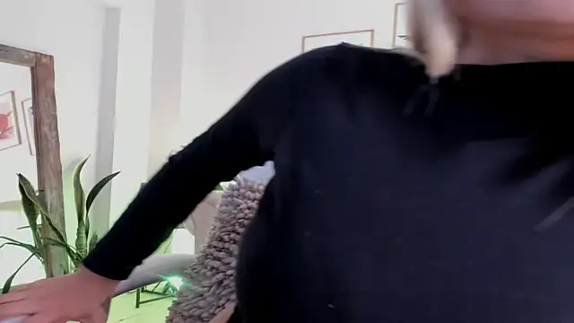 victoria giraldo online show from December 2025 08:31:02 AM